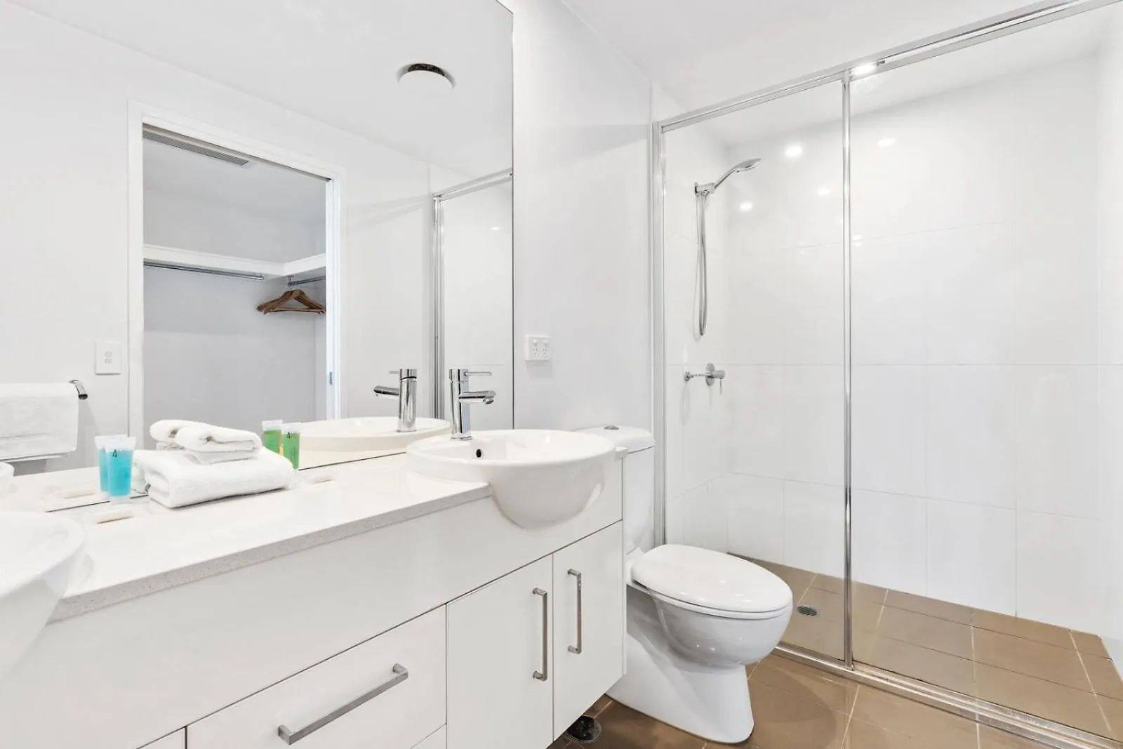 Hotel Harbour Quays Apartments Gold Coast