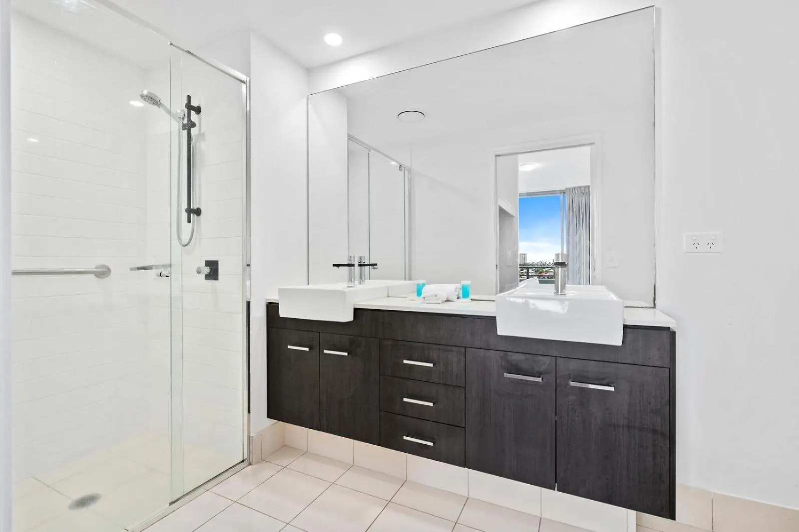 **** Hotel Harbour Quays Apartments Gold Coast Australia